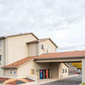 Super 8 By Wyndham Logan